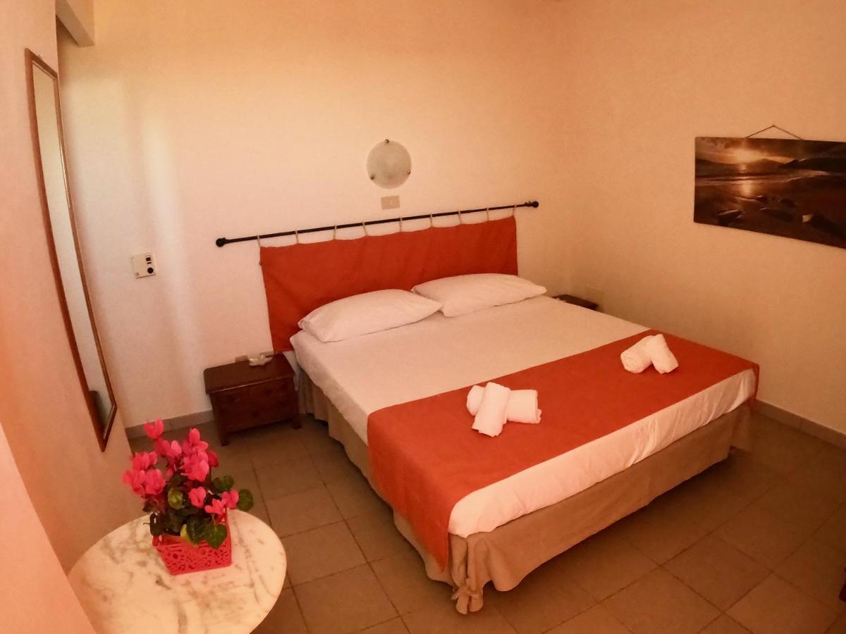 Hotel La Bussola à Porto Palo Extérieur photo