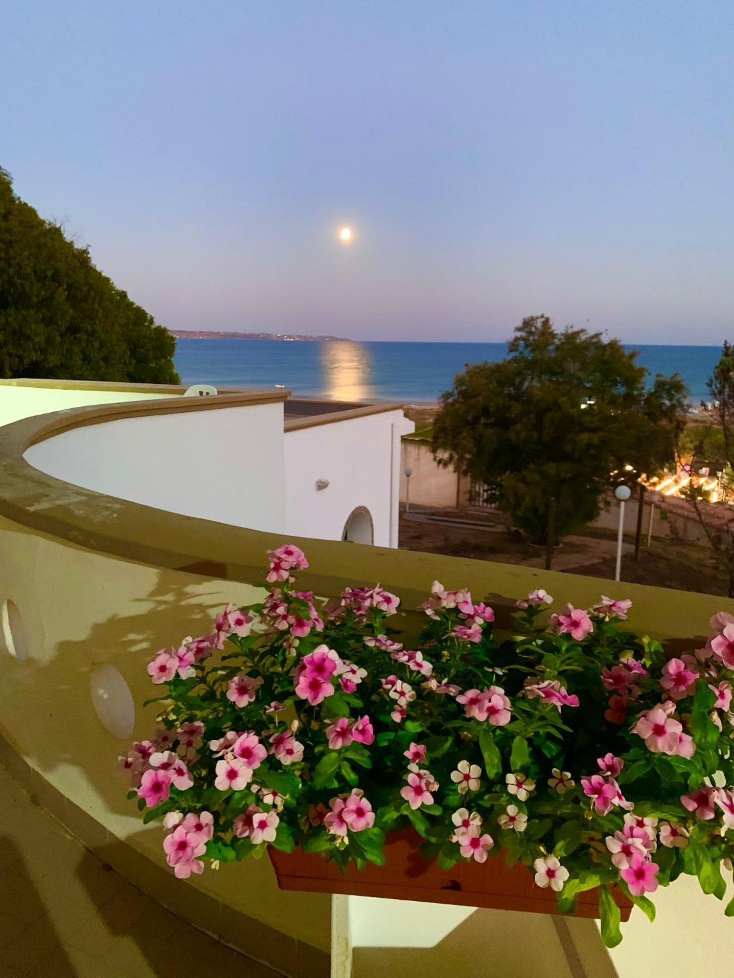 Hotel La Bussola à Porto Palo Extérieur photo